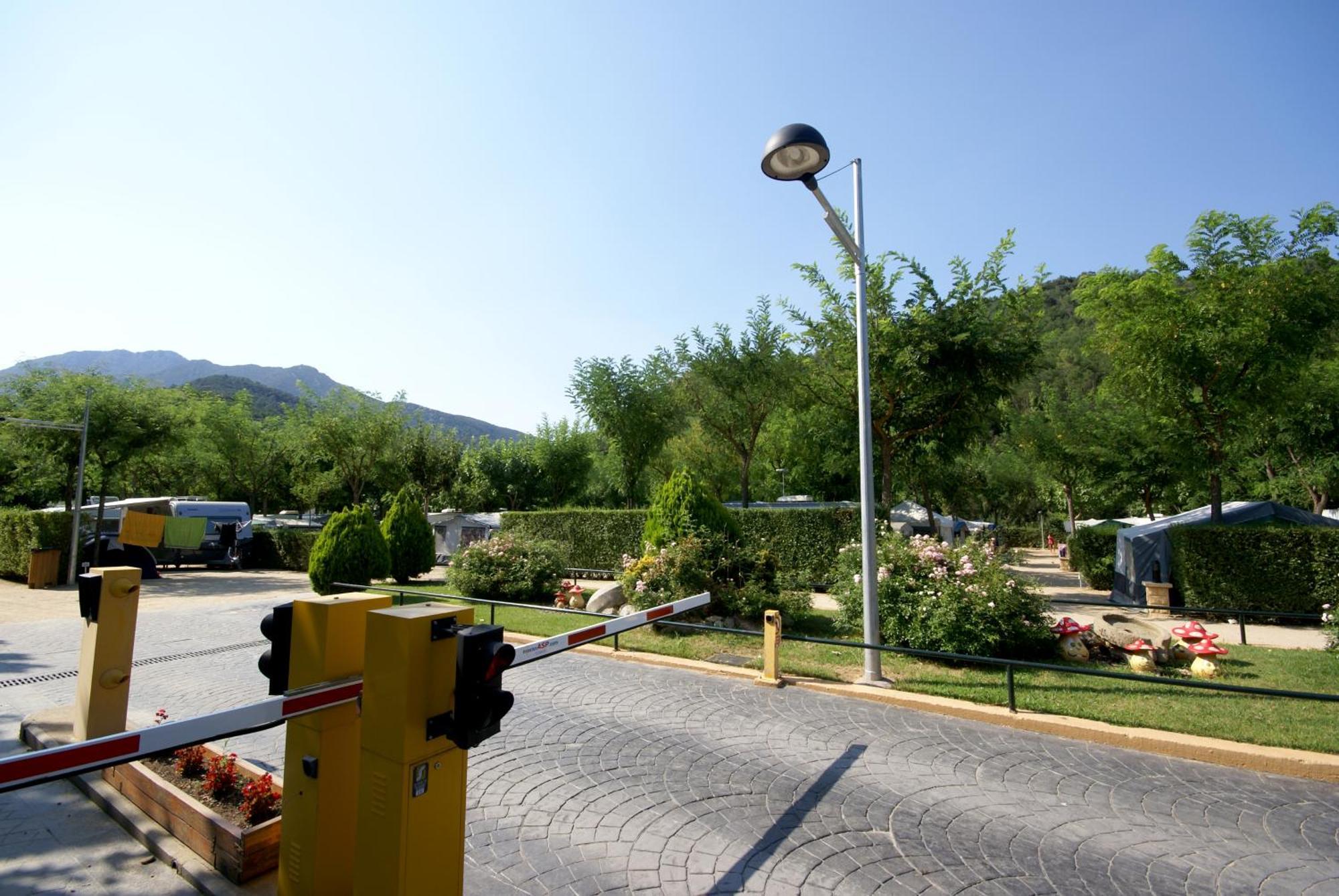 Hotel Camping Bassegoda Park à Albanya Extérieur photo